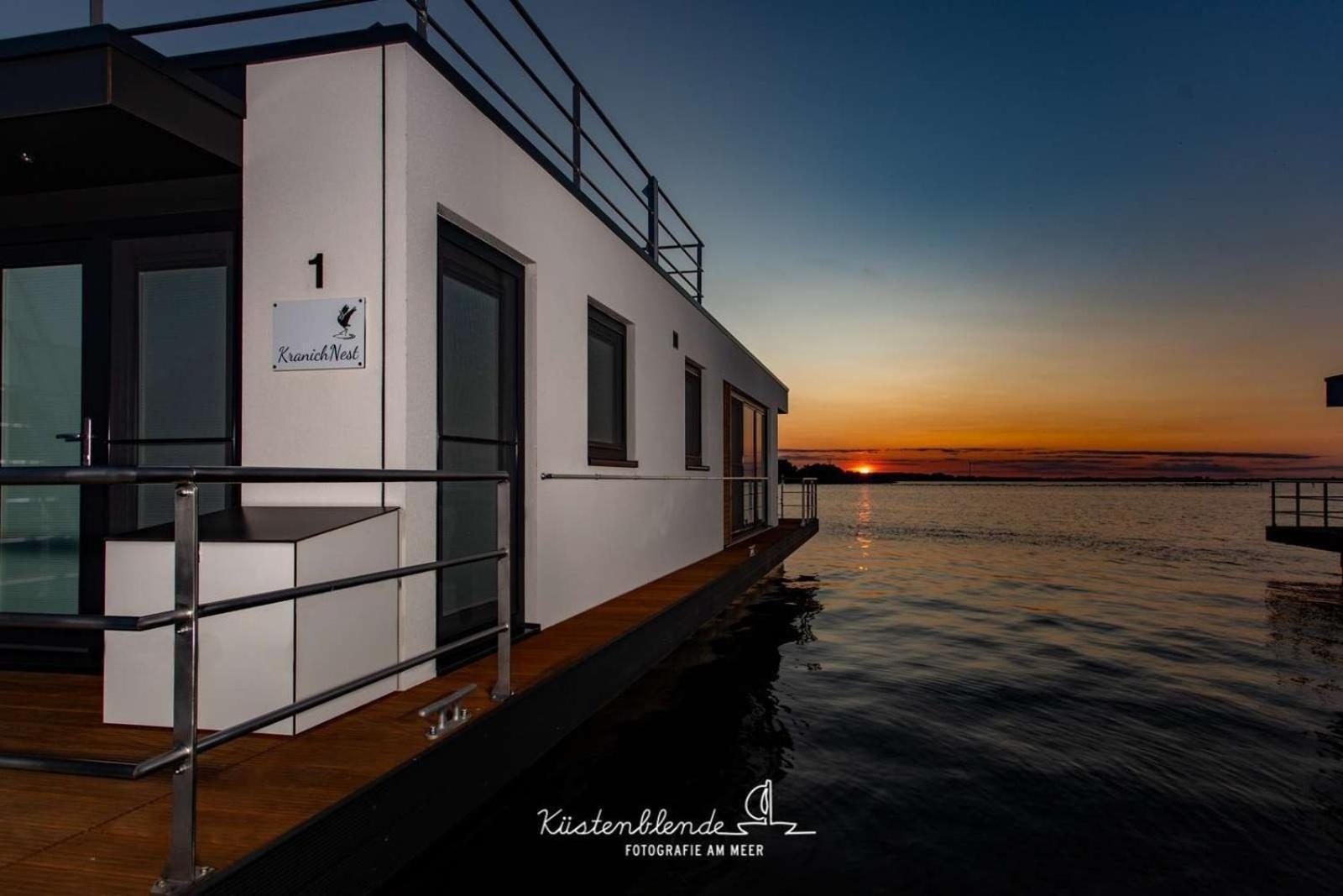 Hausboot Kranichnest Hotell Ribnitz-Damgarten Exteriör bild