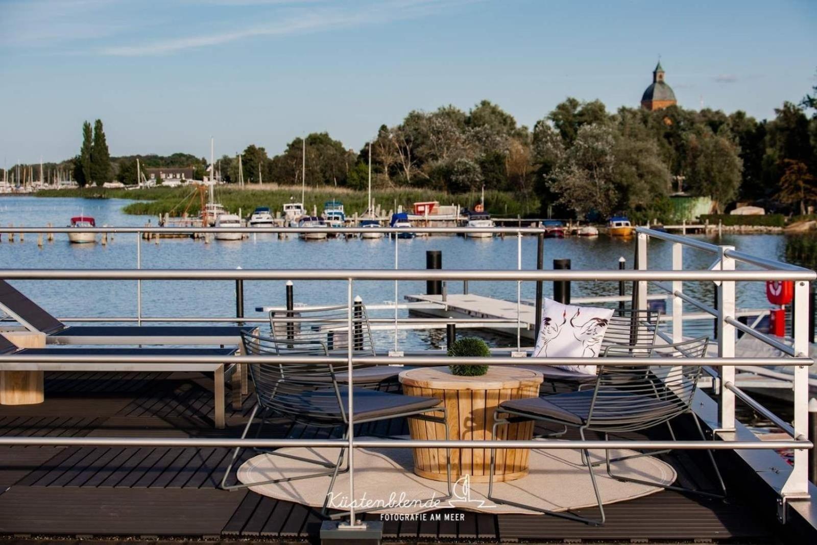 Hausboot Kranichnest Hotell Ribnitz-Damgarten Exteriör bild